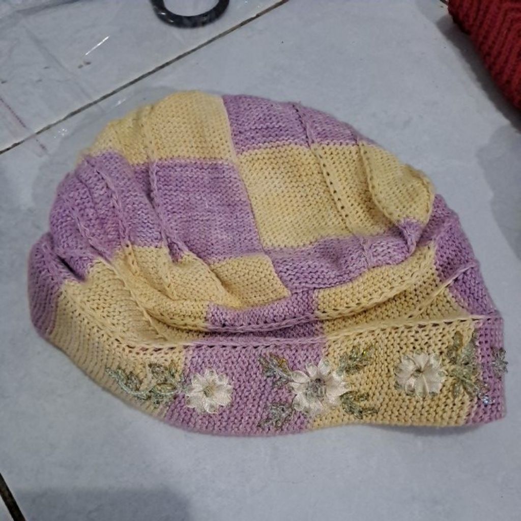 Preloved topi bahan wol