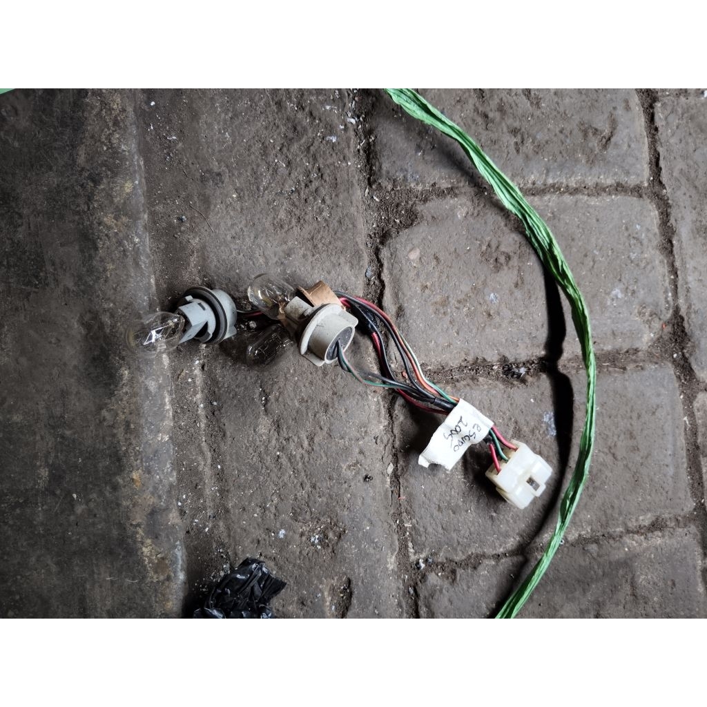 Soket lampu belakang suzuki escudo thn 2005 original.