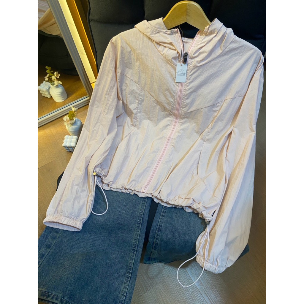 Jaket Parasut wanita/Jaket parasut ringan Tipis  dan stylish