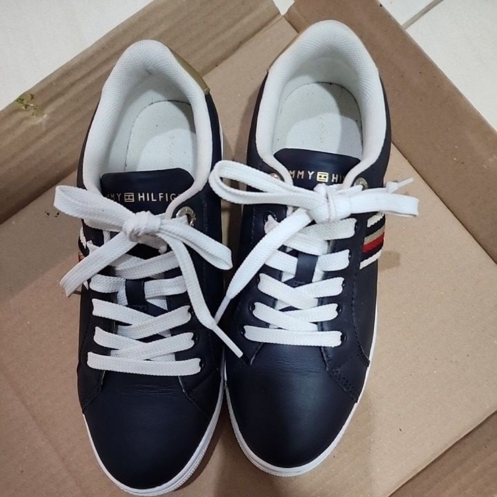 Preloved Sneaker Tommy Hilfiger 100% original