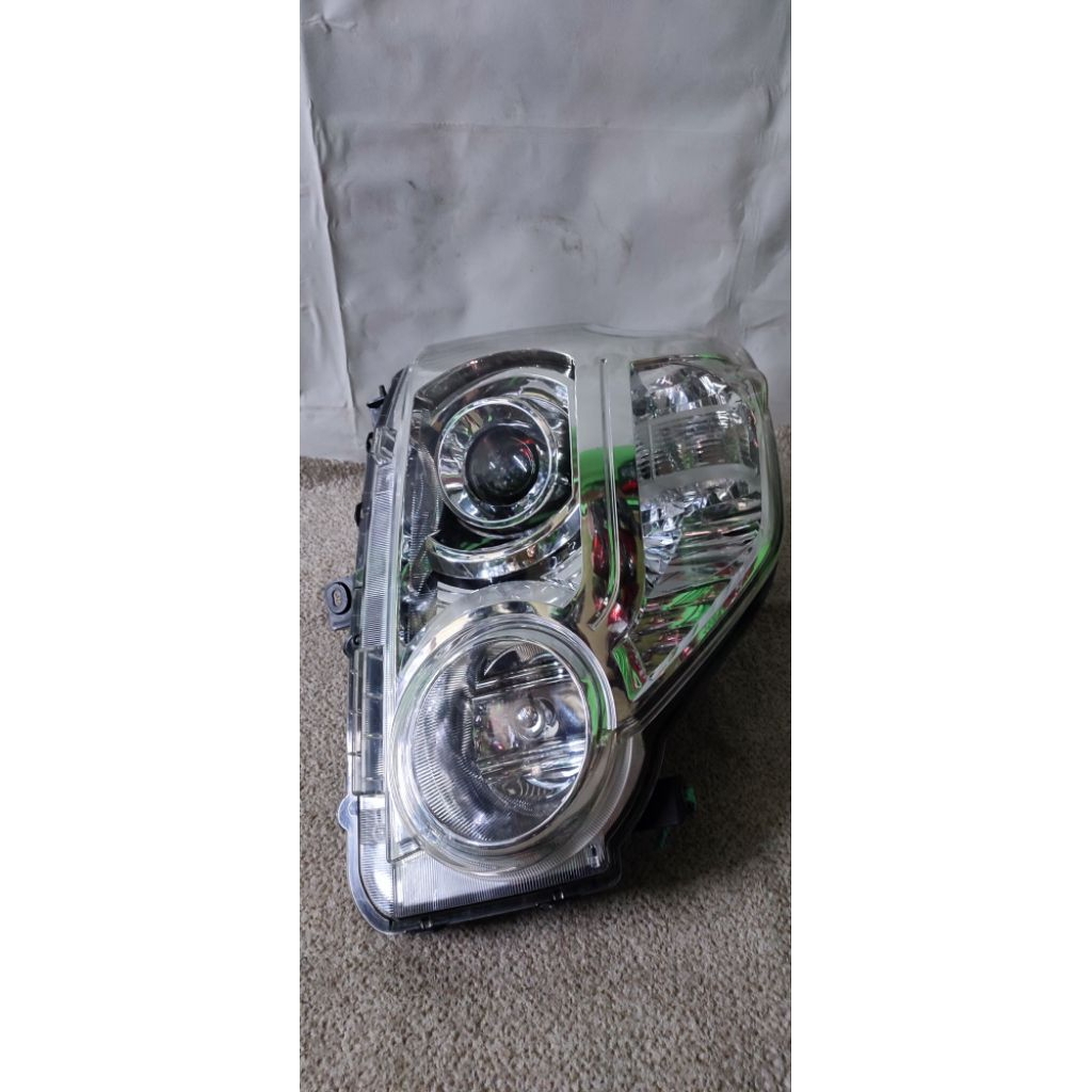 headlamp Nissan Xtrail t31ori kanan
