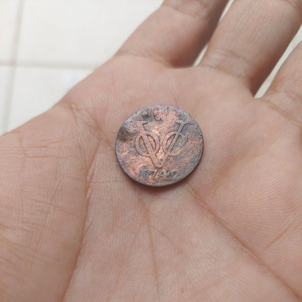 Koin voc Holland tahun 1742. Vf gelombang