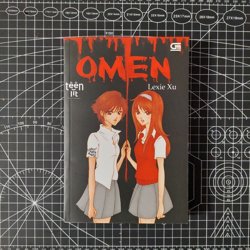 PRELOVED BOOK - Novel Omen 1: Omen - Lexie Xu