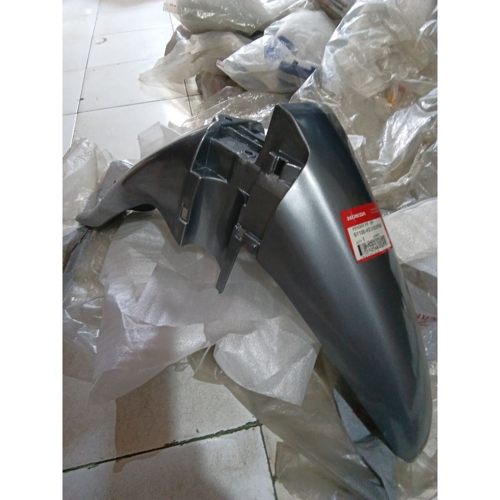 61100 KEV 880FMN SPAKBOR DEPAN SUPRA X100 ABU ABU METALIK ORIGINAL AHM