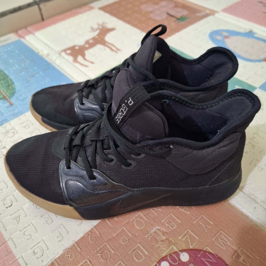 NiKe Pg 3 Size 41 / 26 cm