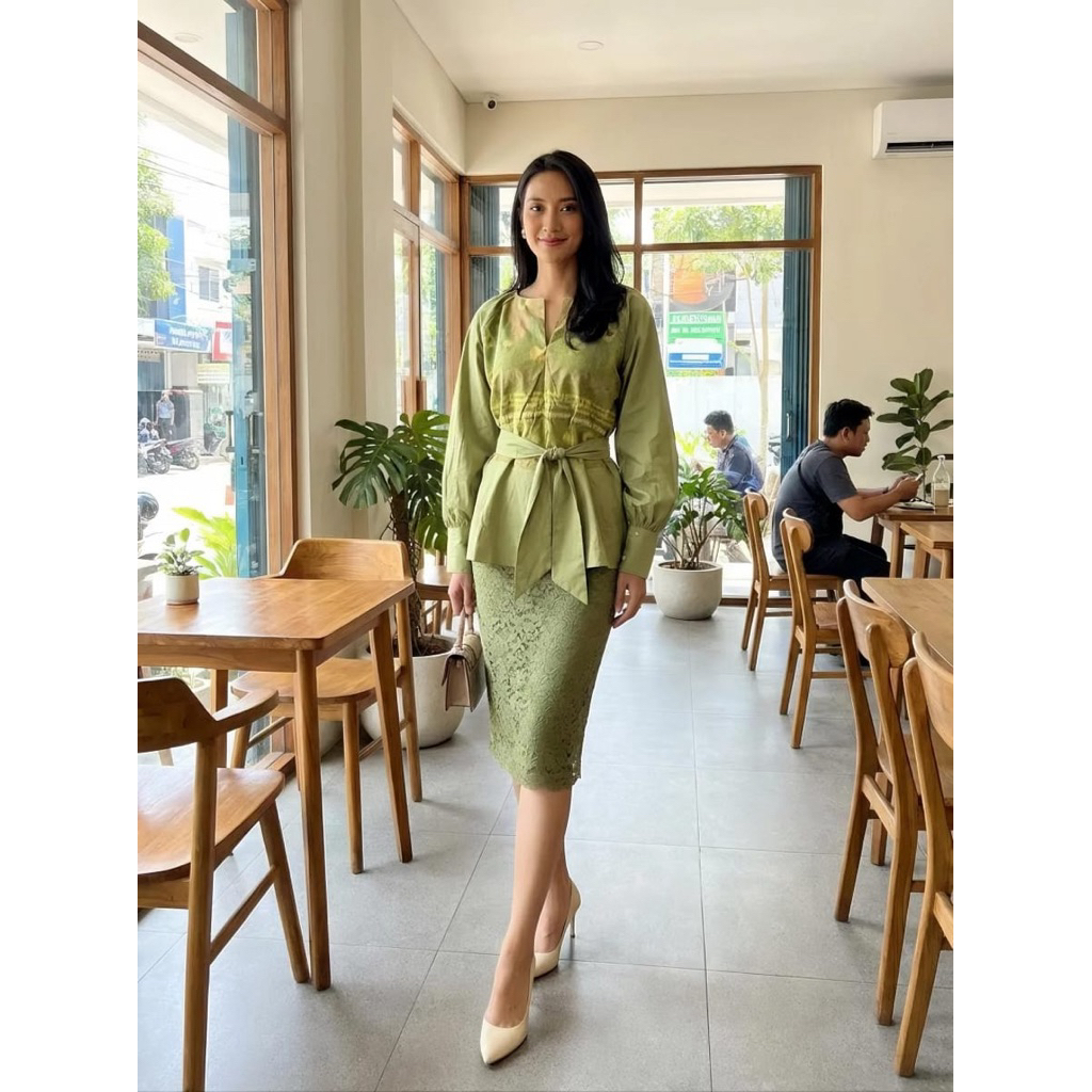 Atasan tenun endek Bali wanita