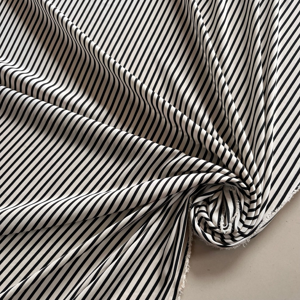 kain baby silk premium motif salur hitam putih