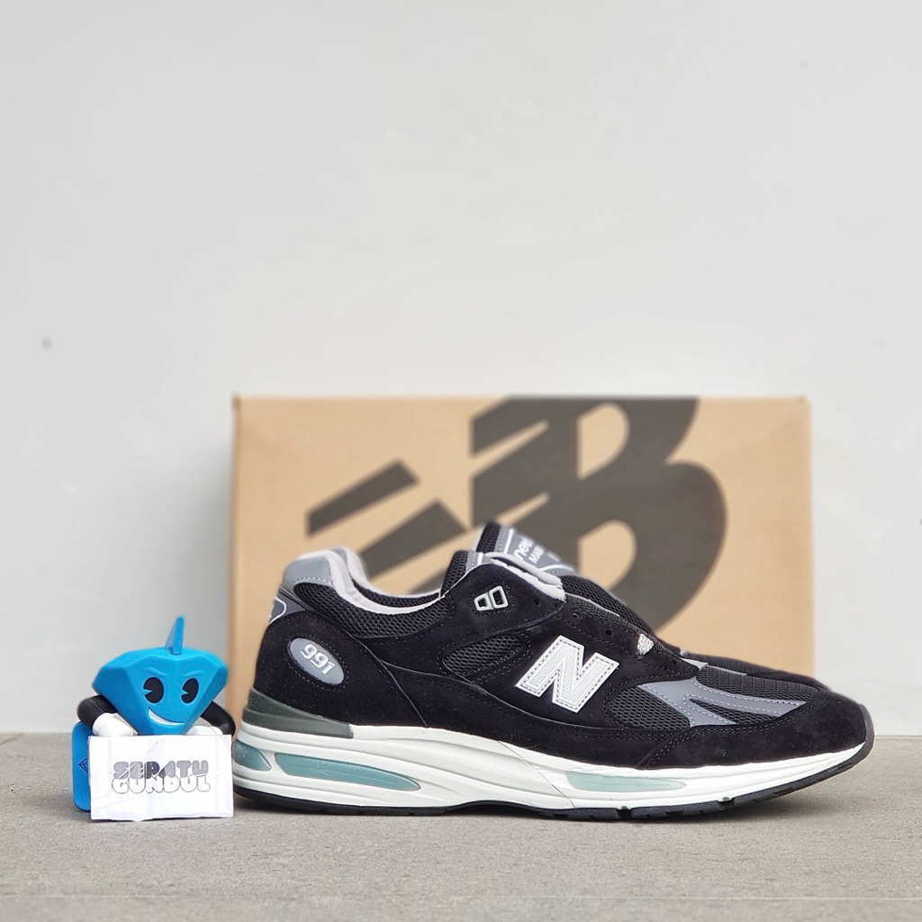 Sepatu Sneakers Pria NB 991v2 Black U991BK2 Made in England