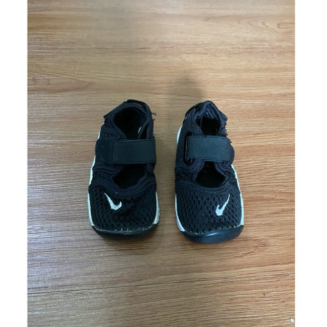 Sepatu anak nike air rift