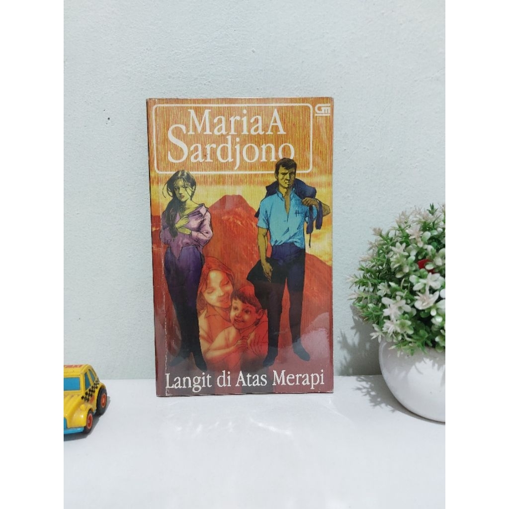 MARIA A SARDJONO : LANGIT DI ATAS MERAPI