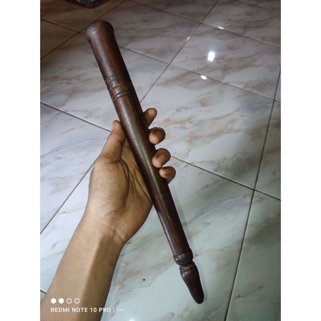 Tongkat komando isi keris tumbak istimewa
