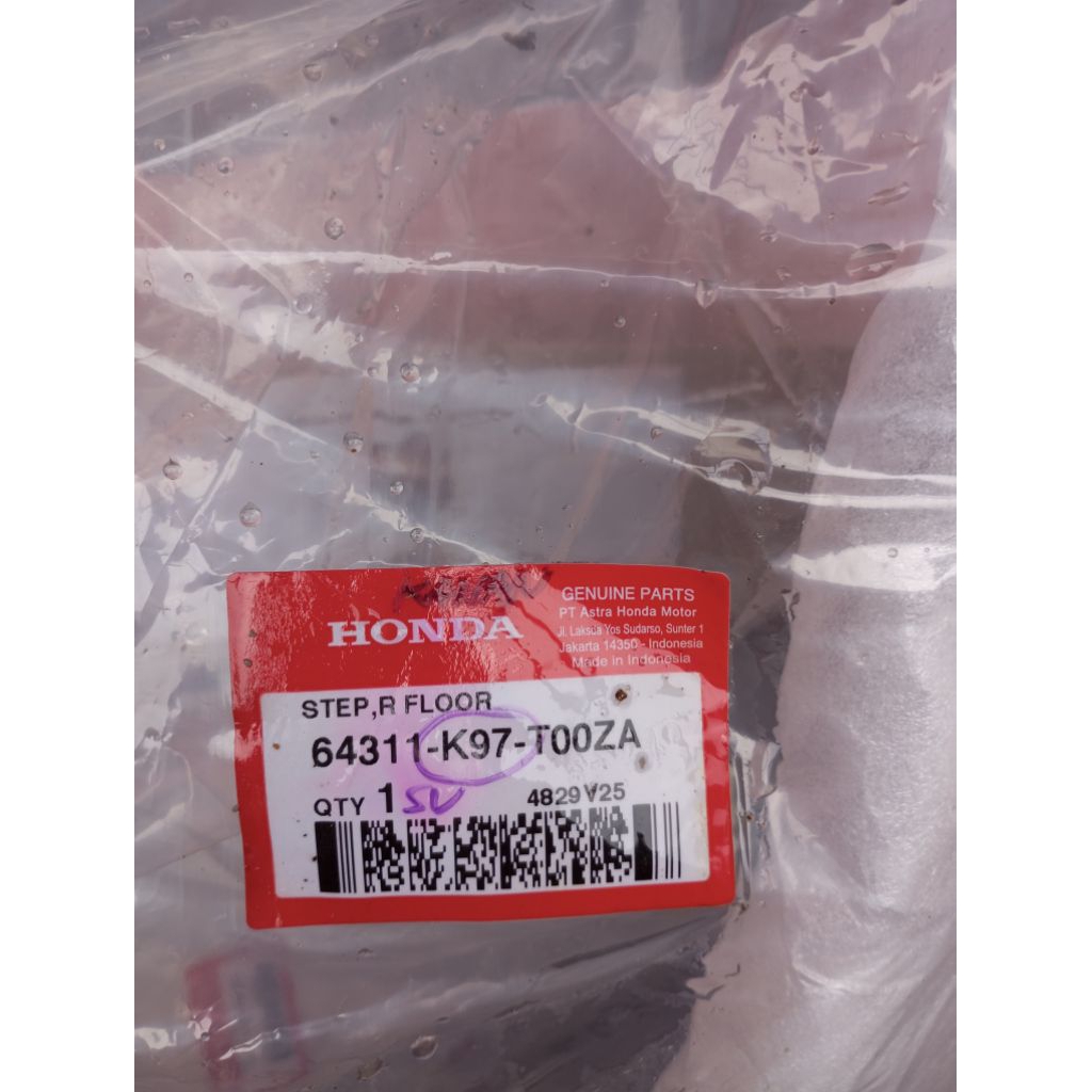 Step Floor Kanan – PCX 150 K97 Original AHM