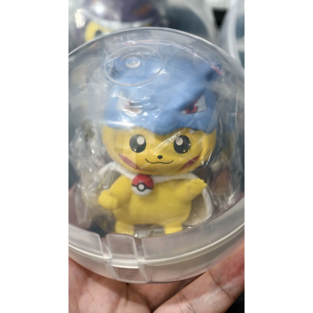Pikachu Poncho Blastoise capsule figure
