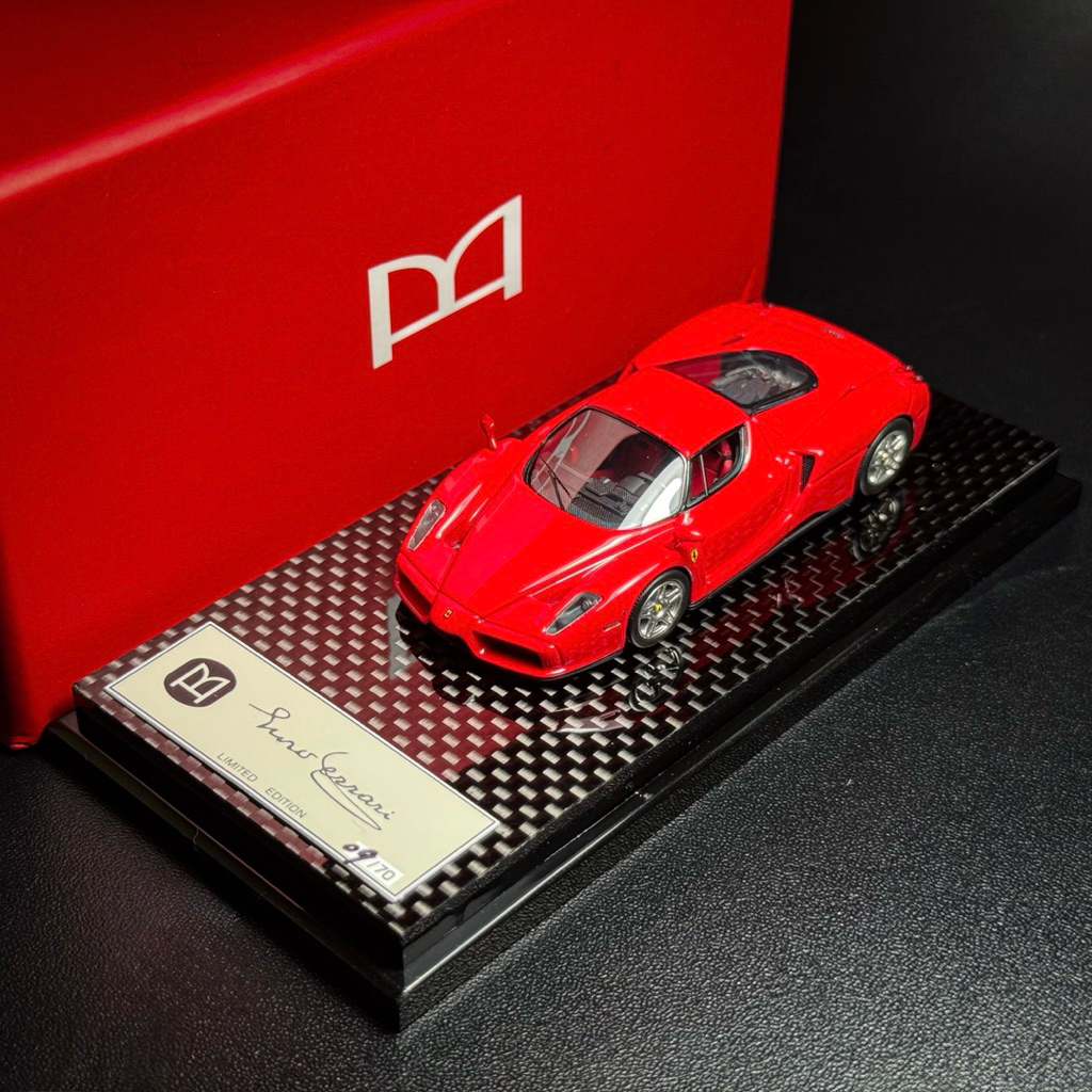 DMH 1:64 Ferrari Enzo Carbon Base