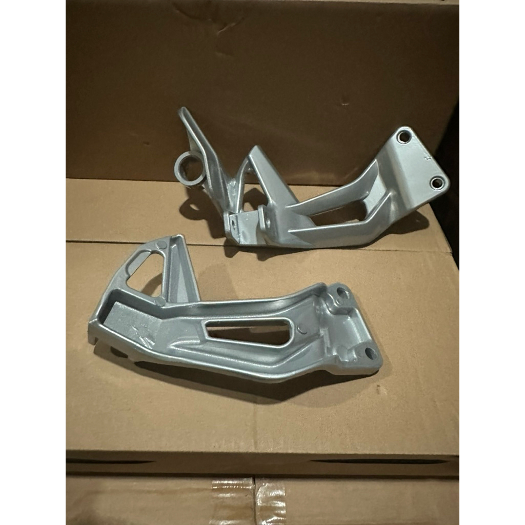 dudukan step belakang 1 set Yamaha Jupiter z