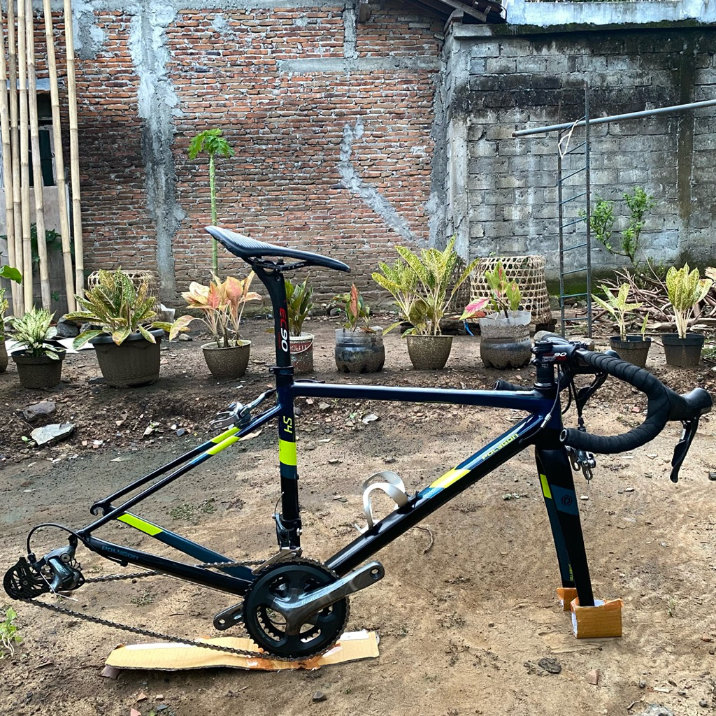 Strattos S4 size S tanpa wheelset