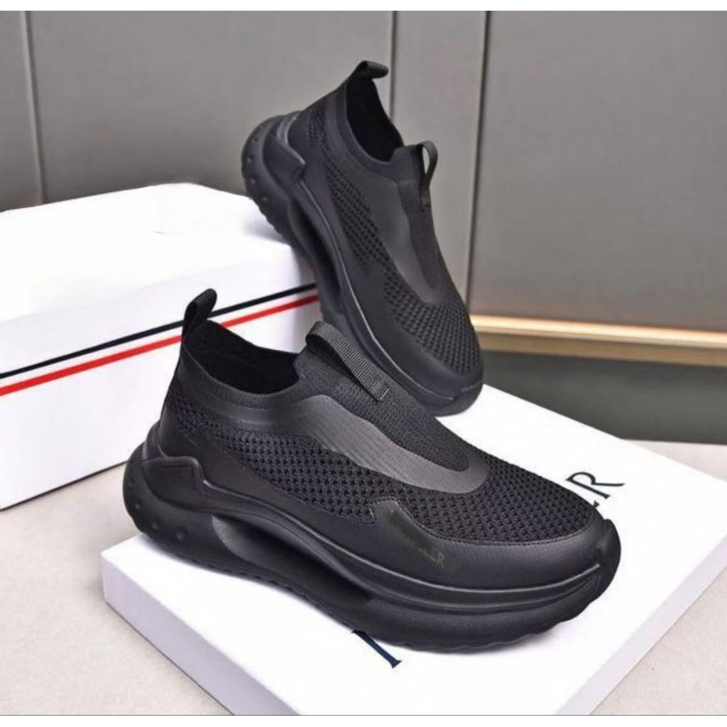 Sepatu sneaker pria slip on casual Import