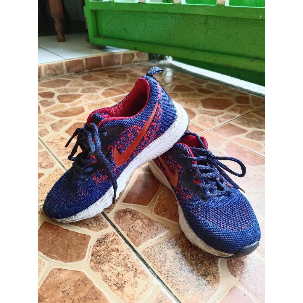 SEPATU OLAHRAGA ANAK PRELOVED