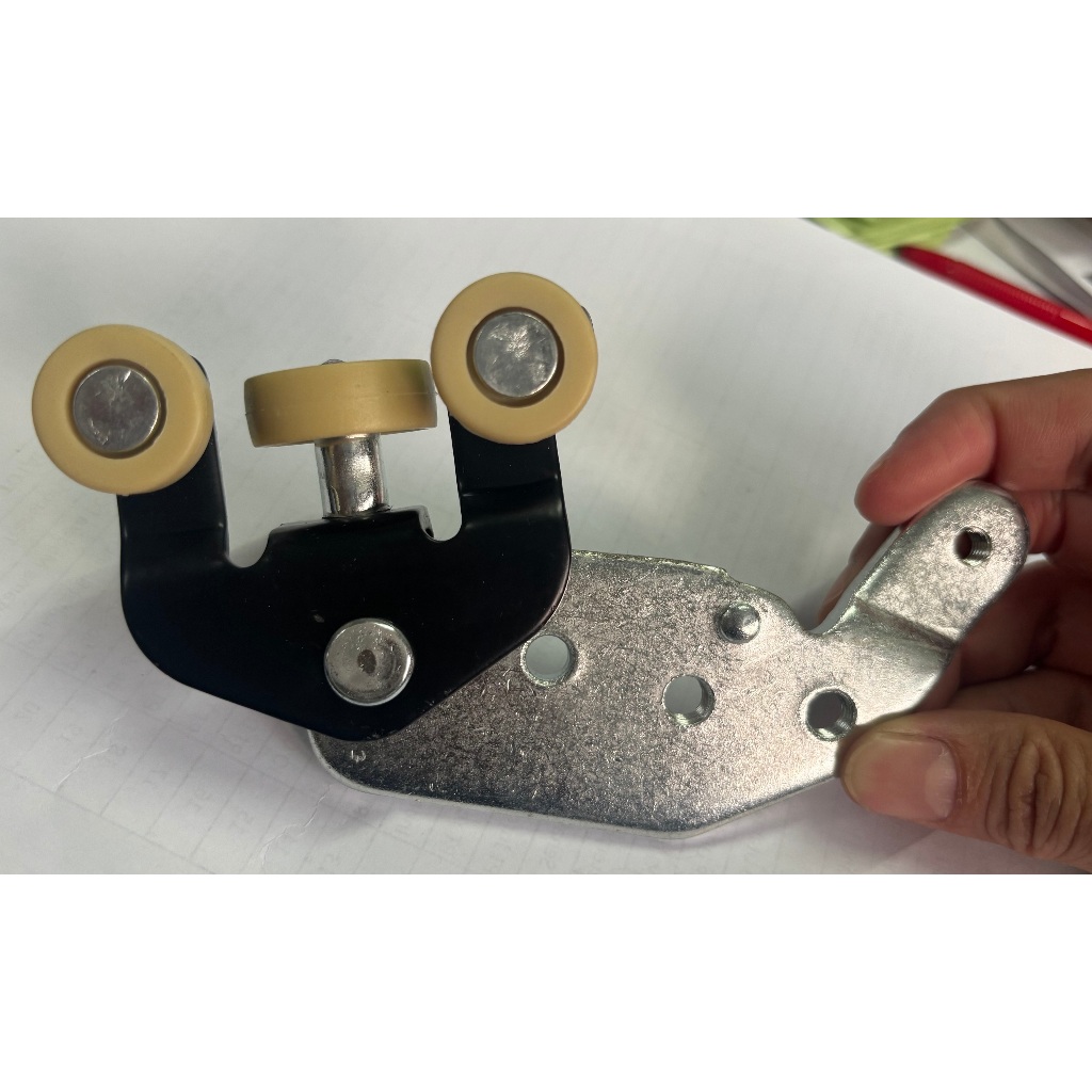 ROLLER PINTU SLIDING BAWAH KIRI HIACE COMMUTERR BEARING PINTU BAWAH