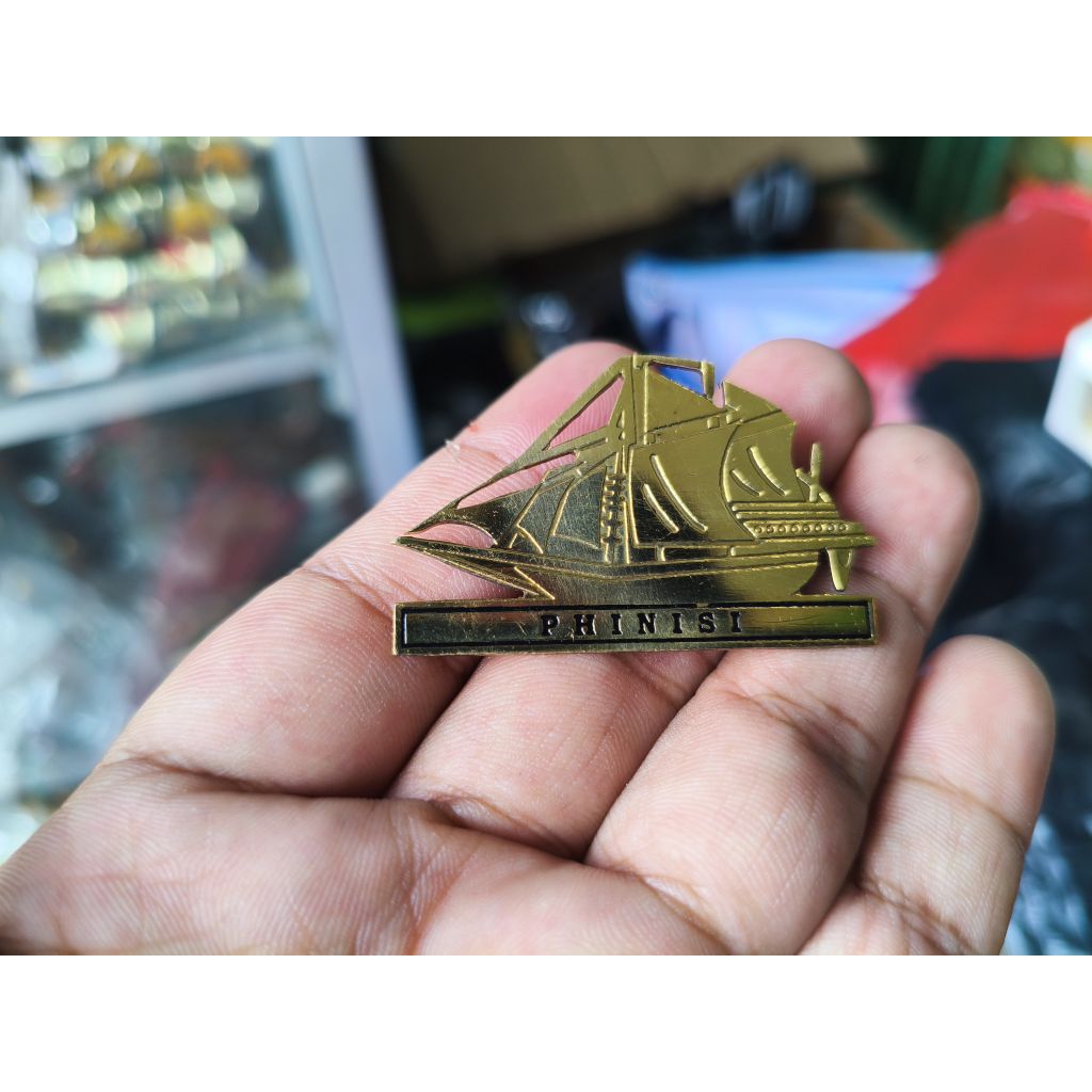PIN PHINISI BAHAN KUNINGAN ETSA GRADE A