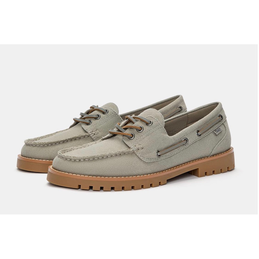 Sepatu Pull and Bear