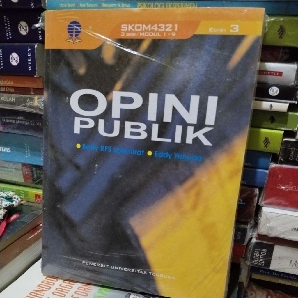 OPINI PUBLIK By Betty RFS SOEMIRAT Edisi 3 / Eddy Yehuda Penerbit UNIVERSITAS TERBUKA • Original Bar