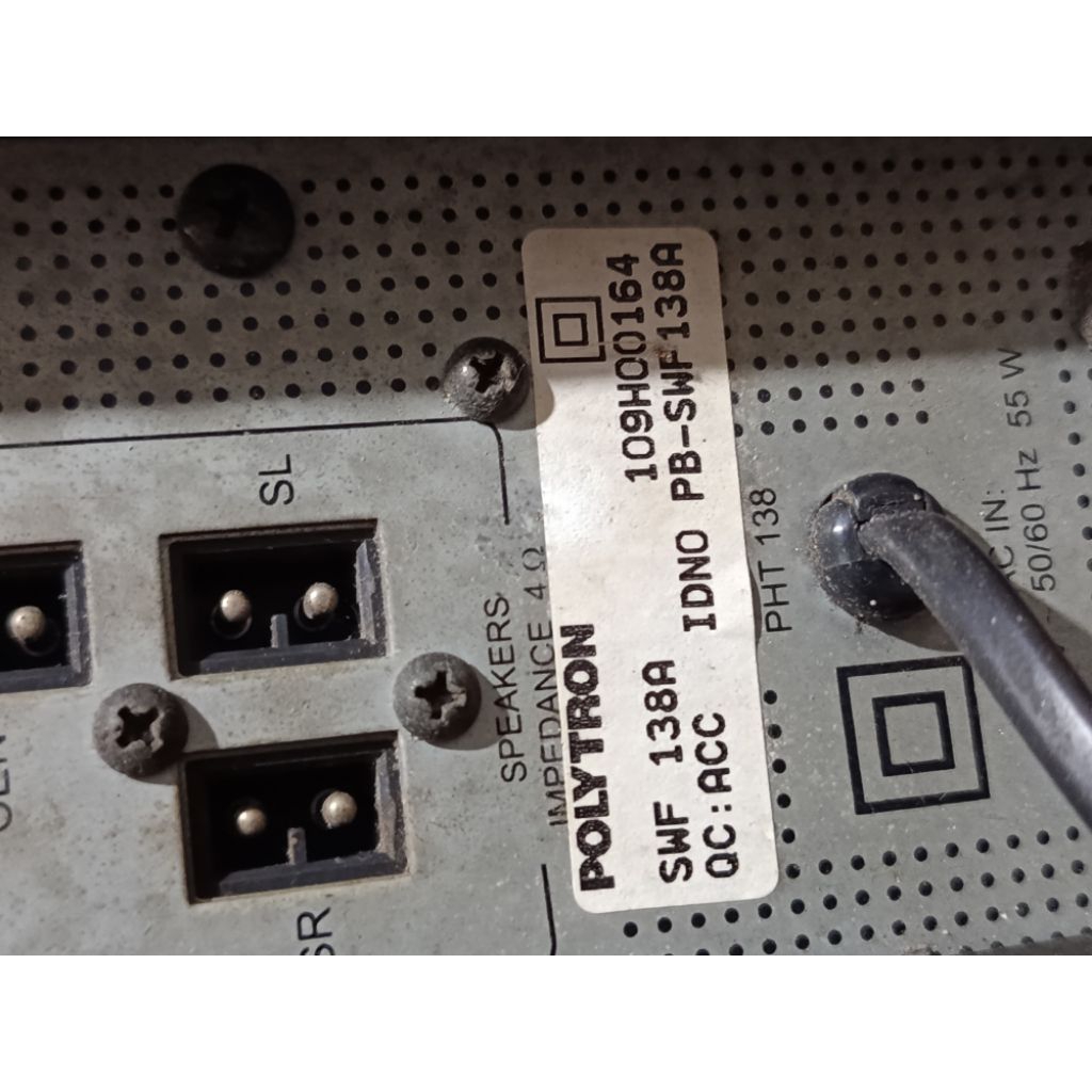 subwoofer Polytron SWF 138A