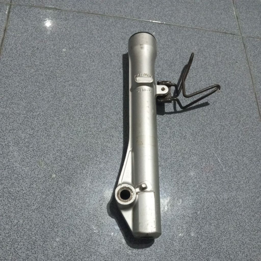 Bottom shock depan kanan Honda Scoopy karbu KYT original copotan