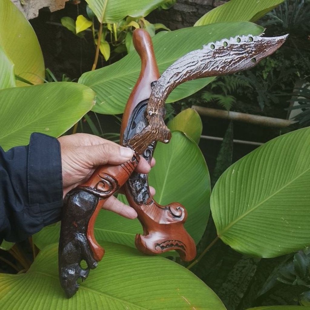Sovenir Kujang Baja Etza  Ukir Kayu Siliwangi