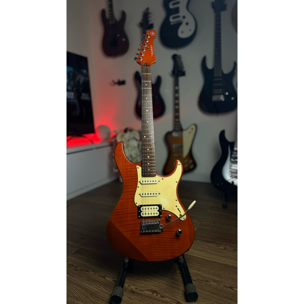 Yamaha Pacifica 212VFM