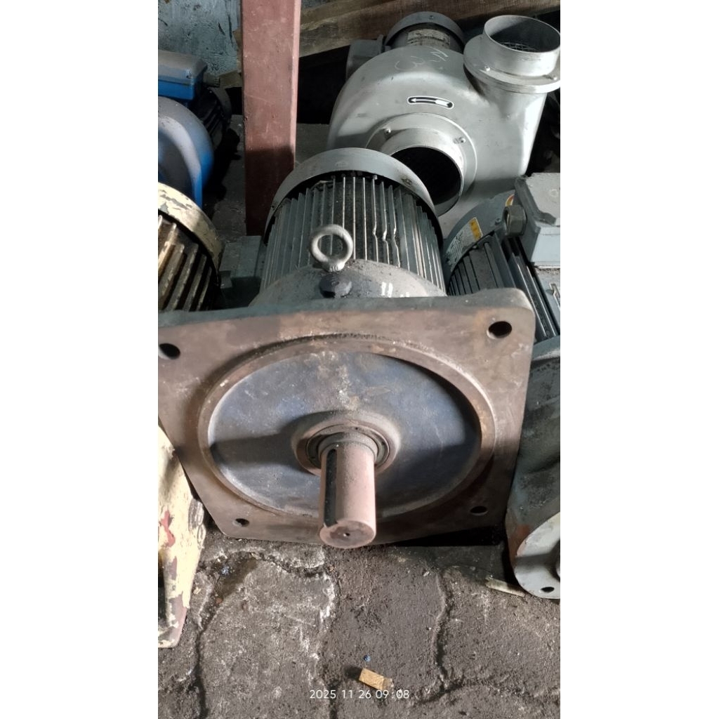 Dinamo Gear Motor Listrik 3 Phase Industri Pabrik. 5,5 Hp Tipe Fleng Rasio Gear Box 1:11 Barang Dija