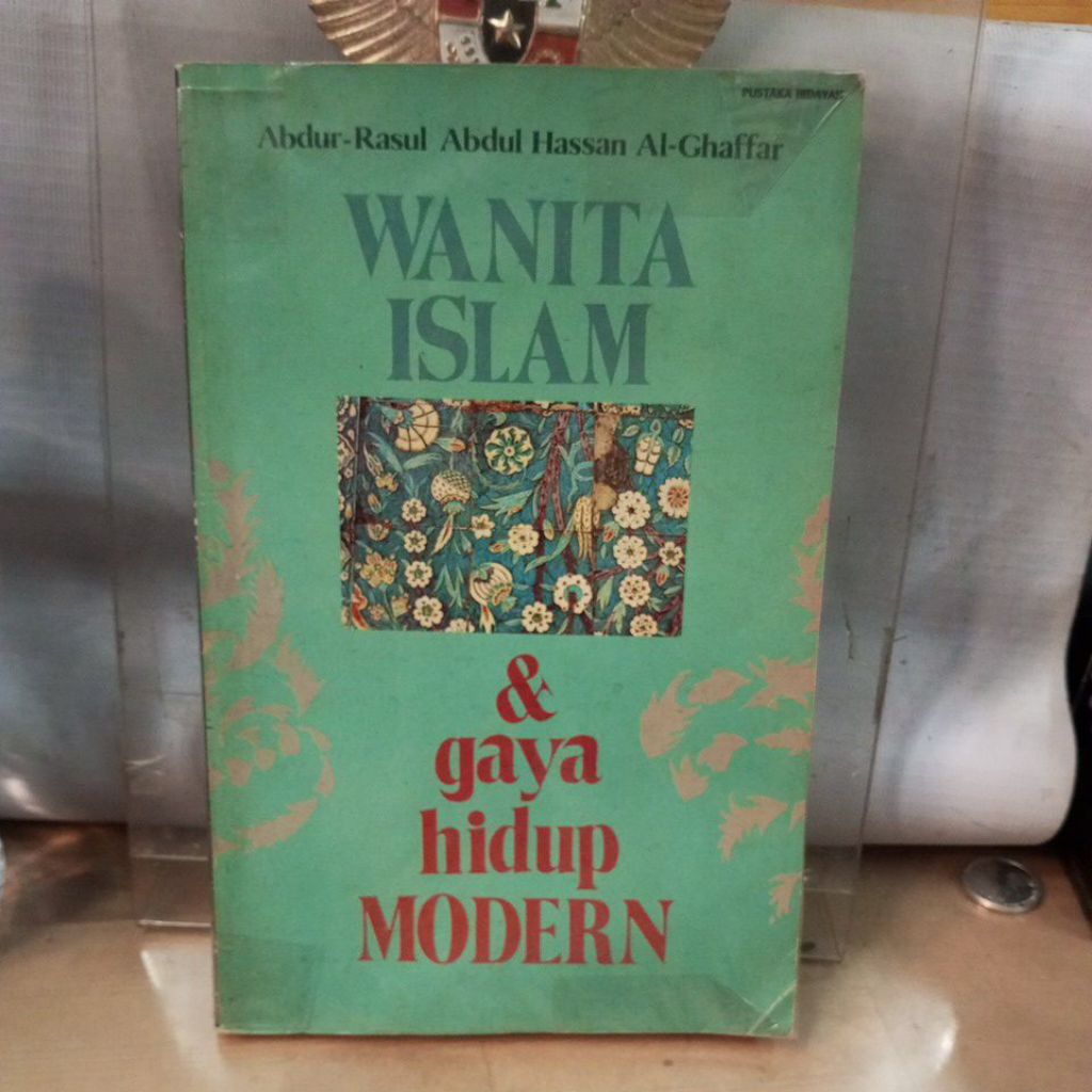 buku , wanita islam dan gaya hidup modern