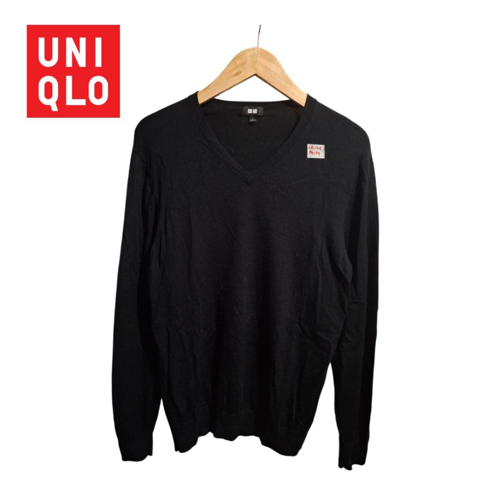 Uniqlo V-neck sweater wool