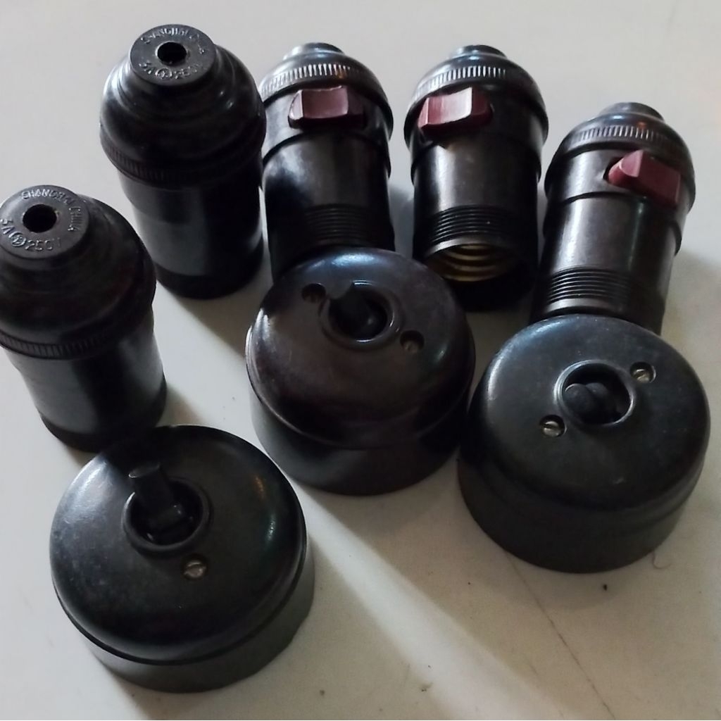 Saklar bulat dan fitting antik. 70's Nos