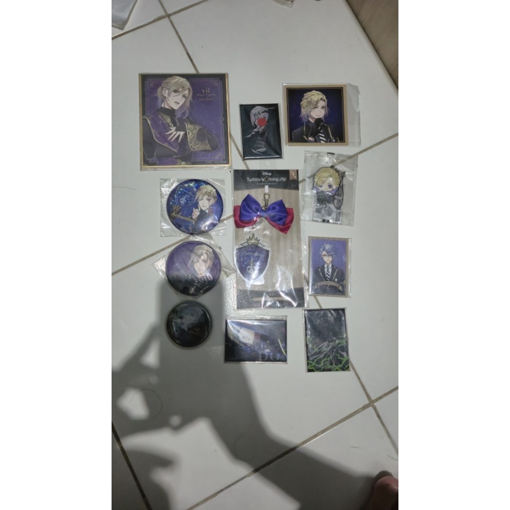 Twisted Wonderland Merchandise, Block Standee, Badge, Keychain, Rubber (mostly Pomefiore, Vil, Azul 