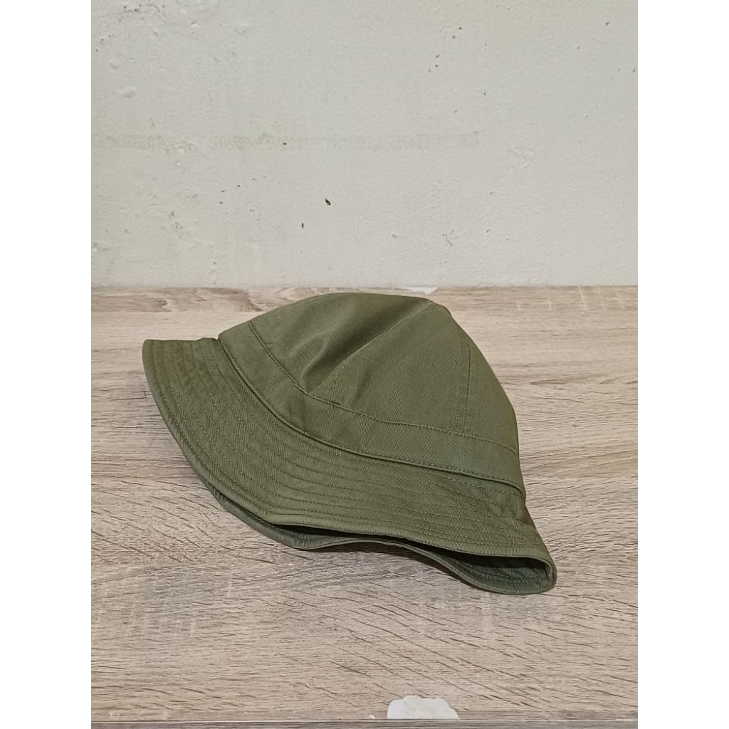 topi bucket uniqlo second