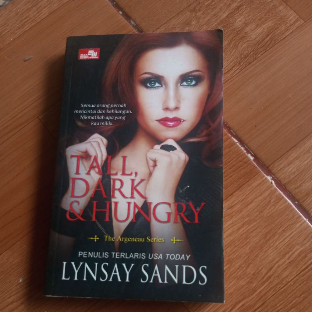 novel Lynsay Sands - TALL, DARK & HUNGRY
