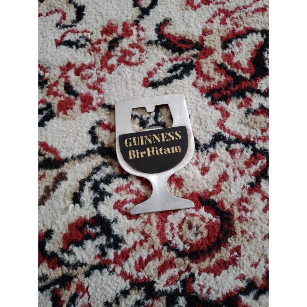 Pembuka Botol Guinness