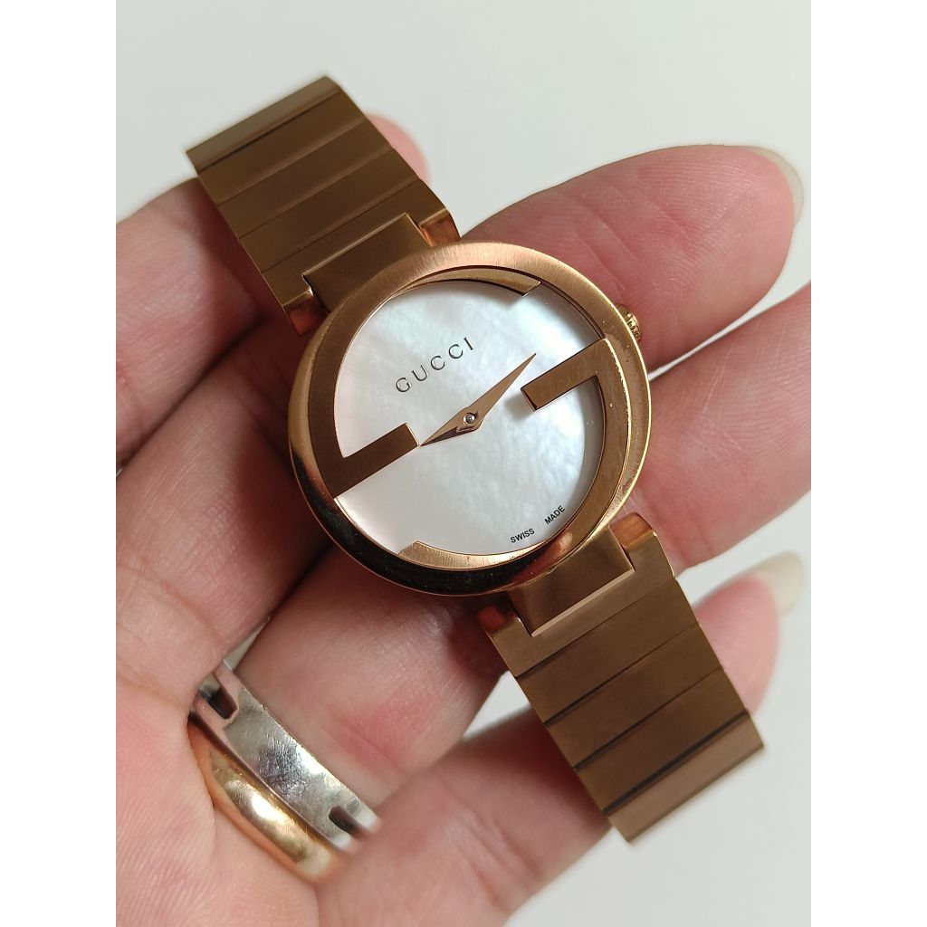 Jam wanita Gucci G Interlocking MOP Dial Rose Gold YA133515 original bekas sangat bagus normal semua
