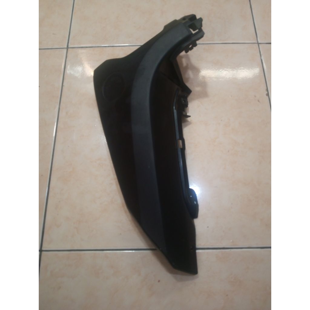 panel cover sen depan kanan Yamaha nmax new 2020 bekas ori