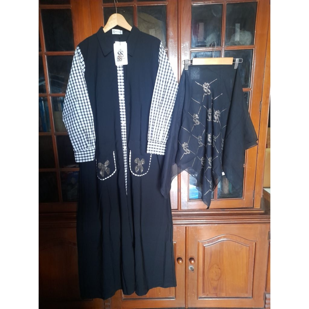 Gamis Kerudung, Shella Sauki