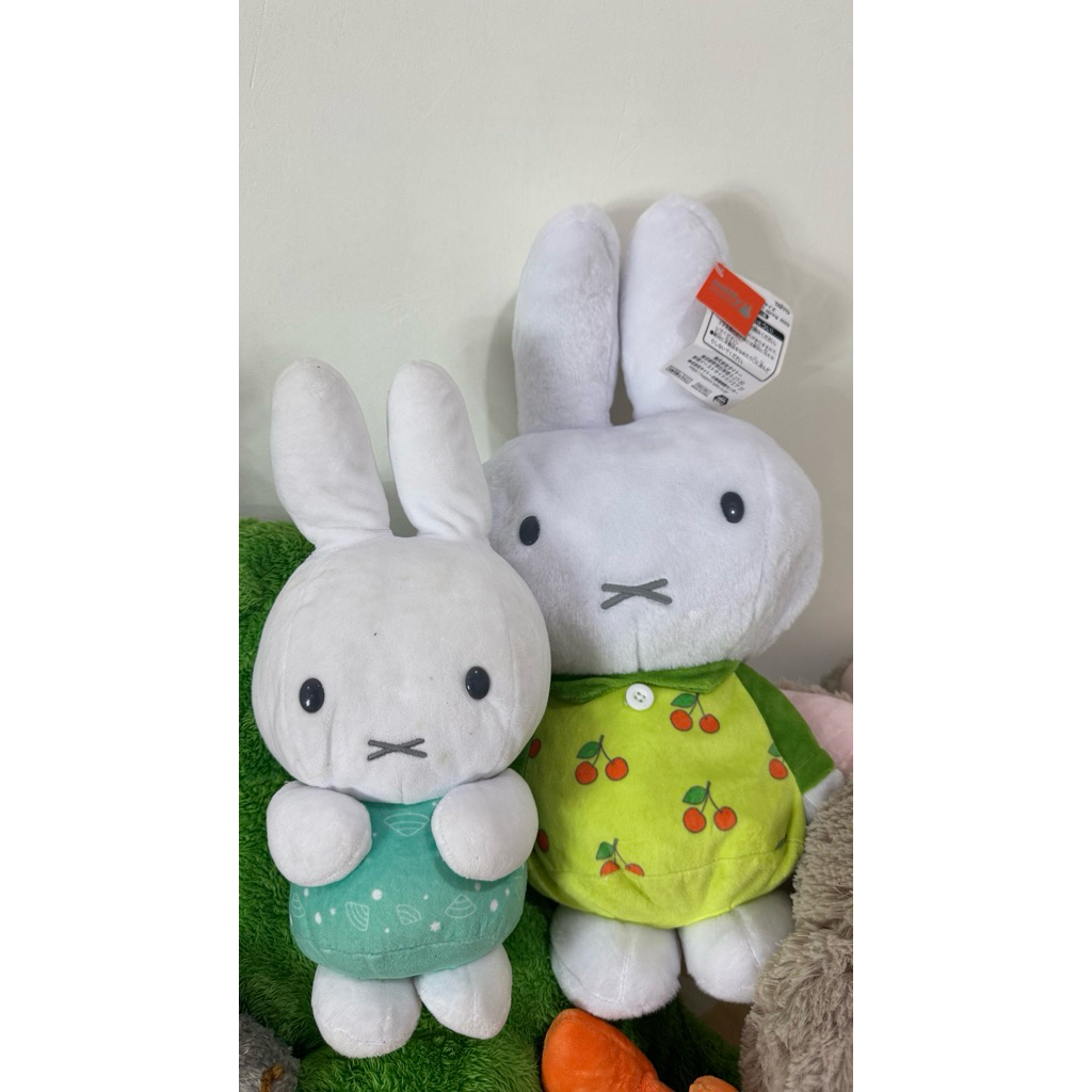 boneka besar kelinci kargo