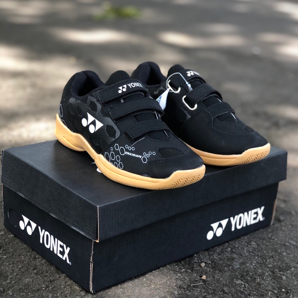sepatu bulutangkis anak hitam