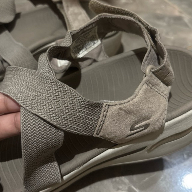 sepatu skechers wanita sandal skechers wanita (pernah dipakai ya)