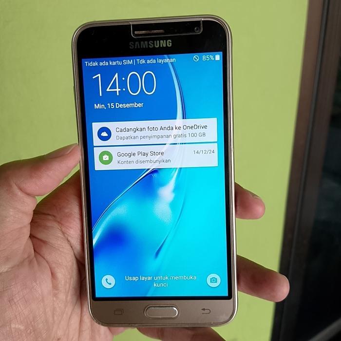 HP Bekas Samsung J3 2016 mulus terawat berfungsi normal