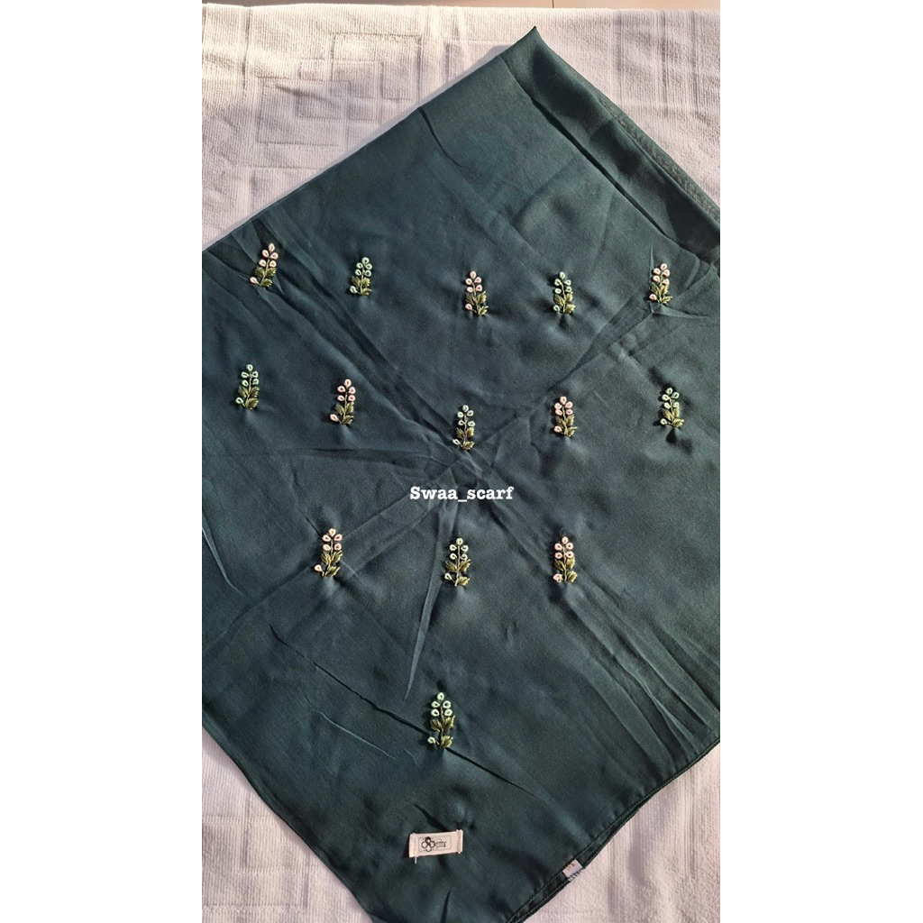 SWAASCARF DAILY HIJAB. HIJAB VARISHA OLD MOTIF SULAM LAVENDER// KRUDUNG PARIS JADUL SEGI EMPAT 110x1