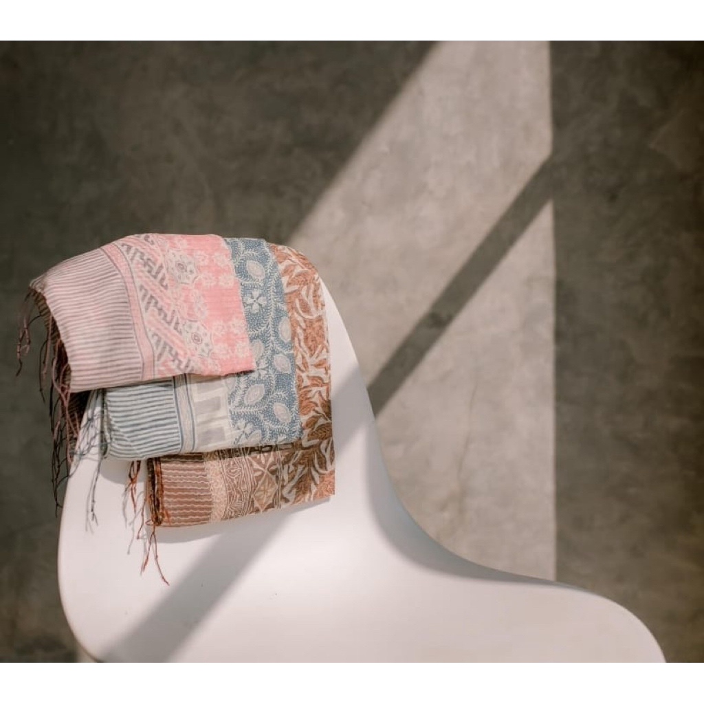 Batik Selendang Sutra Cirebon Ukuran 90 Cm / Batik Sutra Cirebon / Sutra Cirebon / Sutra Premium