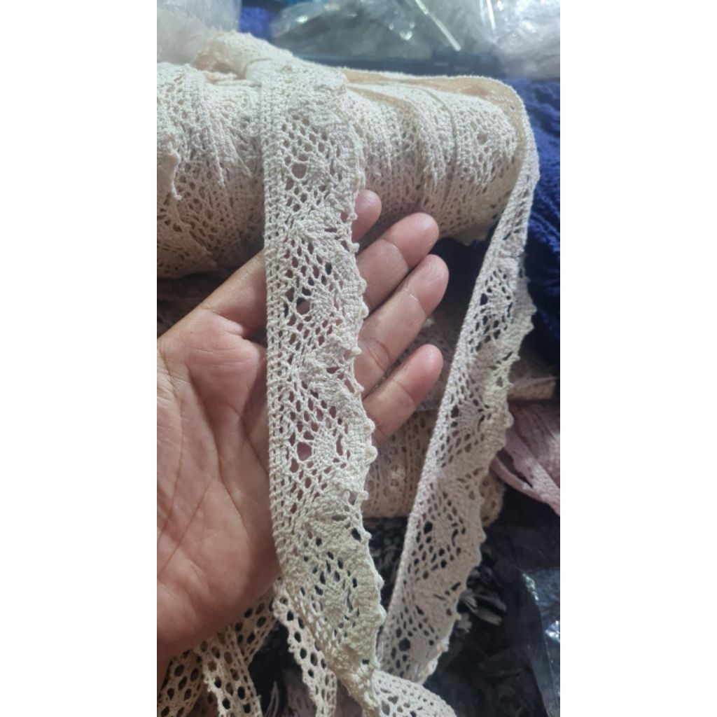 Renda Rajut cream 60m