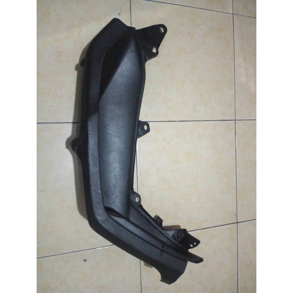 bordes pijakan kaki KANAN Yamaha nmax new 2020 bekas ori