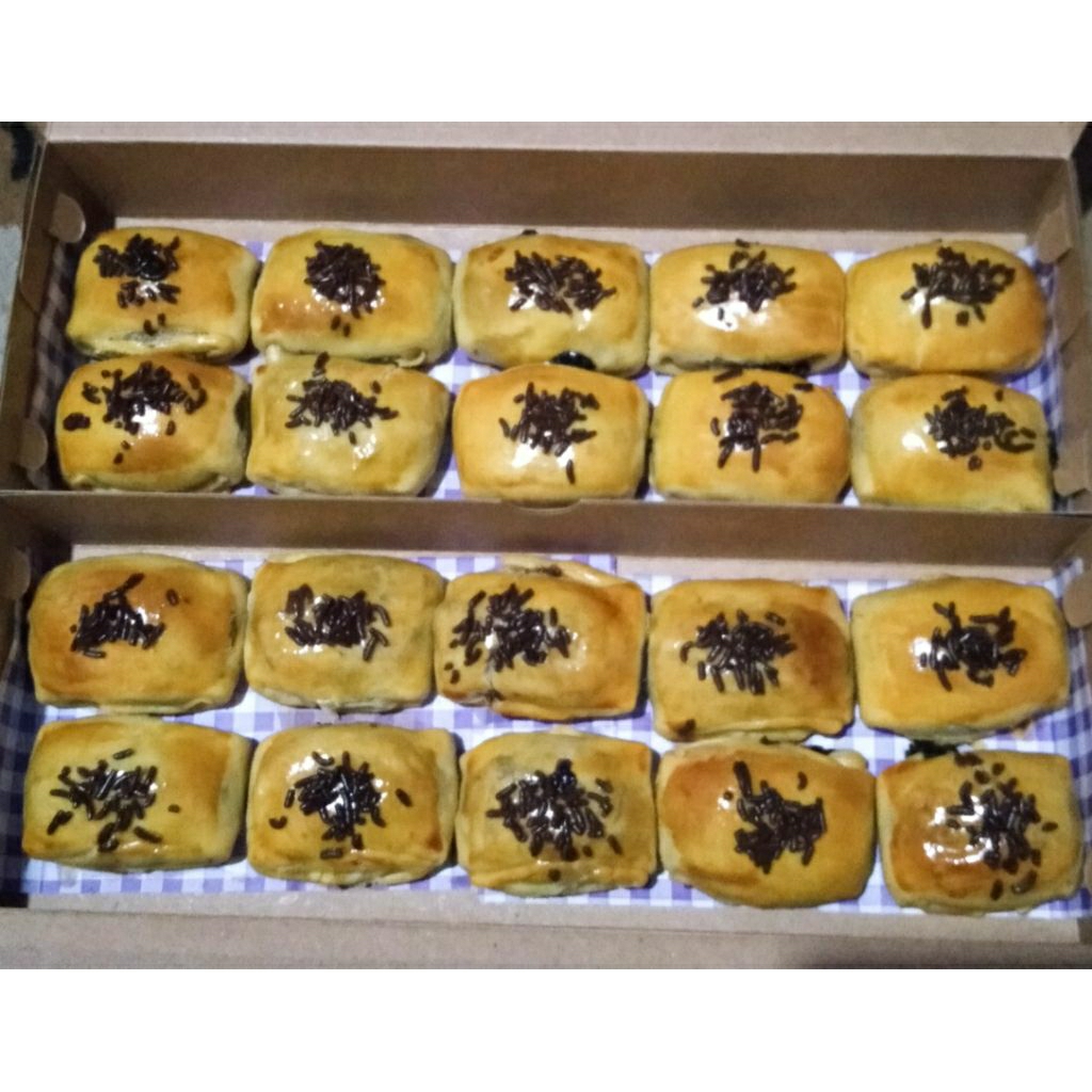 bolen pisang coklat keju 1box isi 10pc